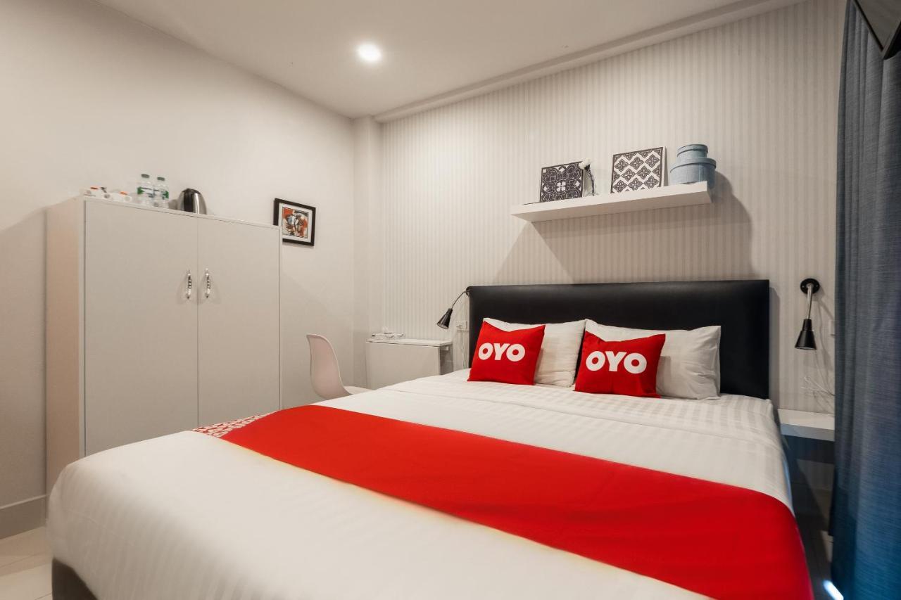 Готель Oyo 960 The Urban Age Deluxe Бангкок Екстер'єр фото
